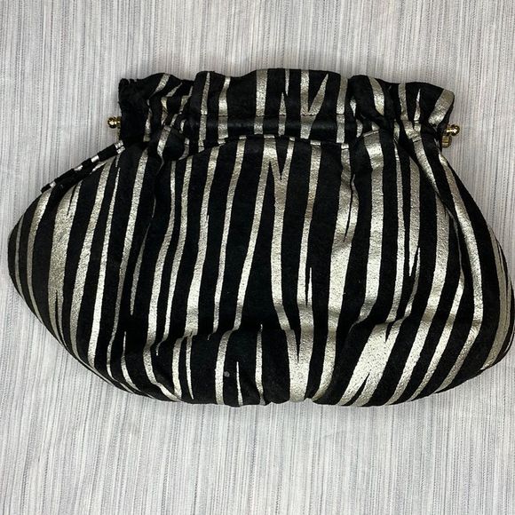 Vintage 80’s black and silver striped clutch with clam metal opening - Picture 1 of 9
